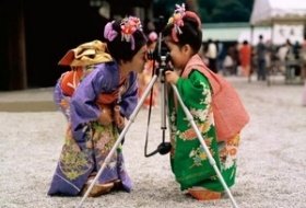 tours Japan Japanse girls in kimono Tokyo iki Travels tours Japan Japanse girls in kimono Tokyo iki Travels