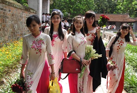 Puur Vietnam reis Hanoi literature tempel studenten Puur Vietnam reis Hanoi literature tempel studenten