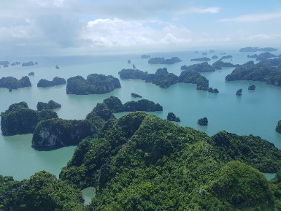 Vietnam Halong Bay vanuit de lucht