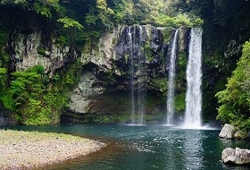 Zuid Korea, Jeju Cheonjiyeon Waterfall Zuid Korea, Jeju Cheonjiyeon Waterfall